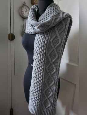 GAP Gray Knit Sweater Scarf